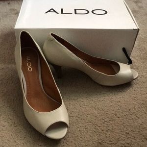 Aldo beige peep toe heels size 8